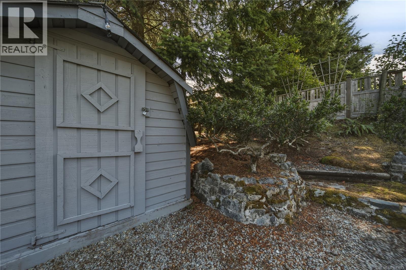 476 Qualicum Rd - 20