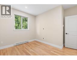 5781 Genni's Way, Sechelt, BC V7Z0N8 Photo 10