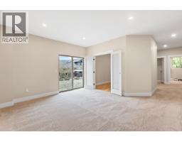 5781 Genni's Way, Sechelt, BC V7Z0N8 Photo 6