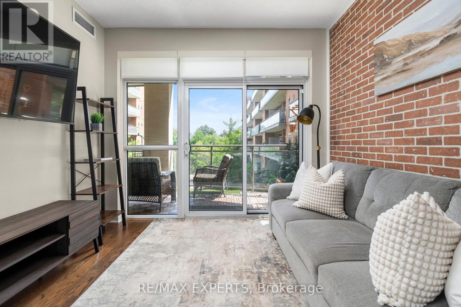 #301 281 WOODBRIDGE AVENUE - 11