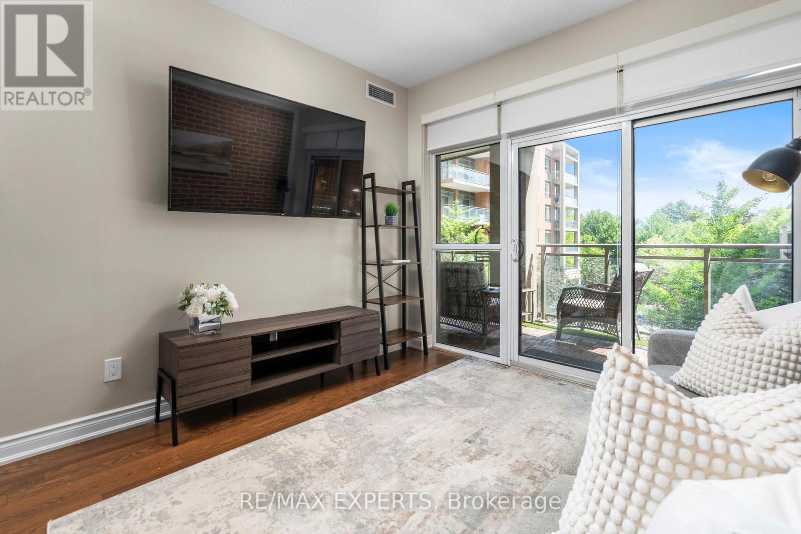 #301 281 WOODBRIDGE AVENUE - 12