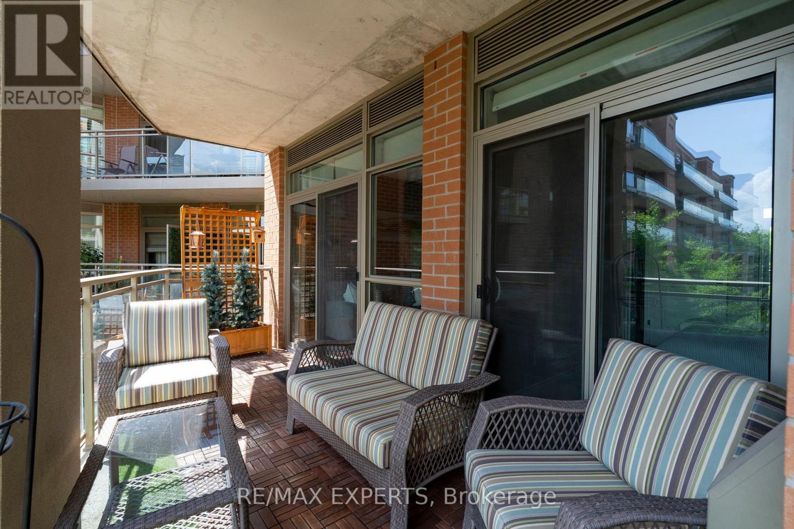 #301 281 WOODBRIDGE AVENUE - 19