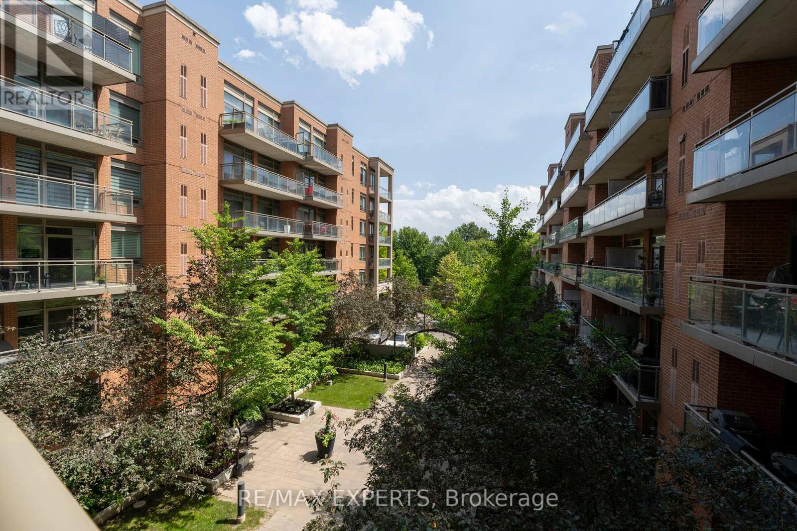 #301 281 WOODBRIDGE AVENUE - 21