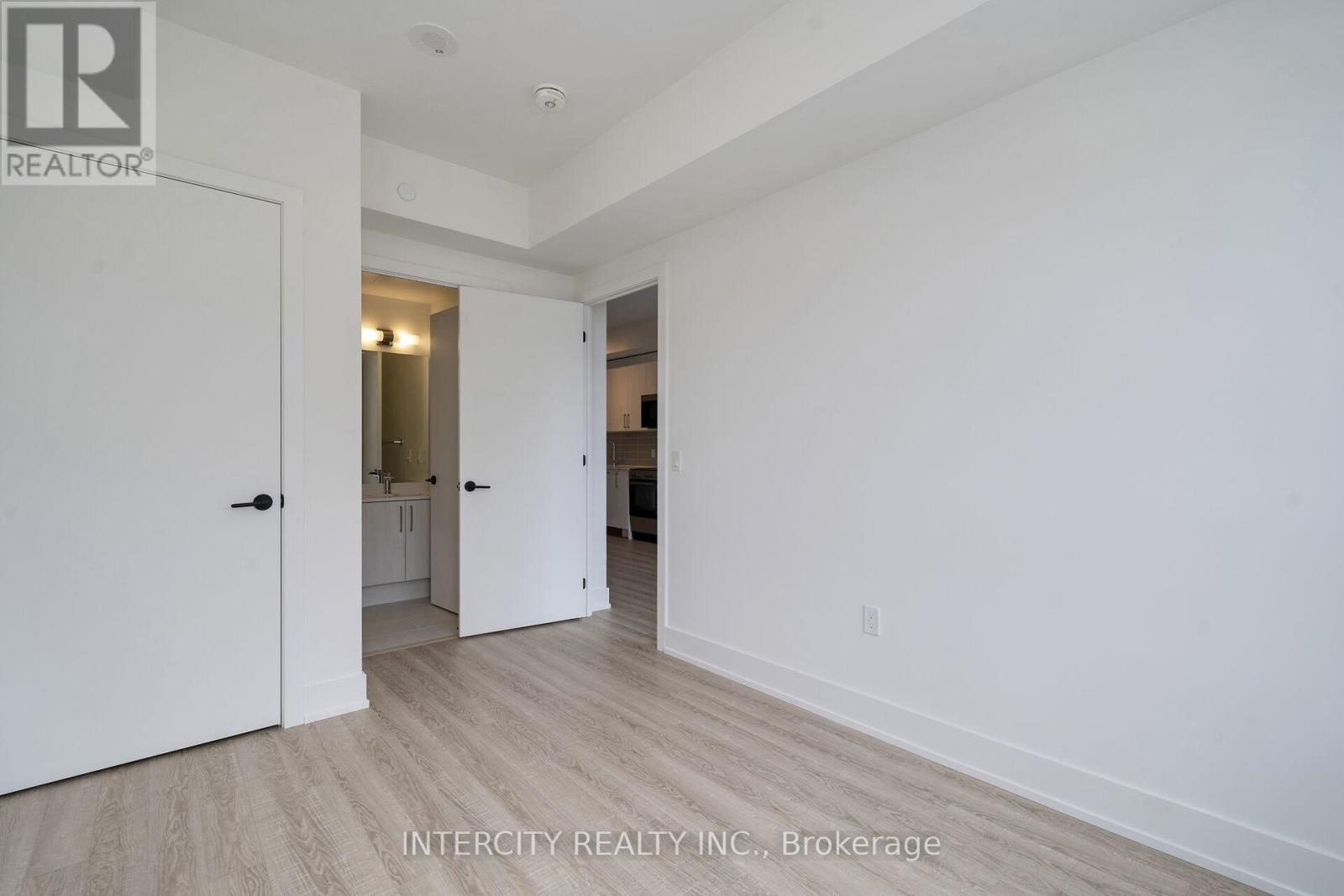 #230 2075 KING ROAD - 23