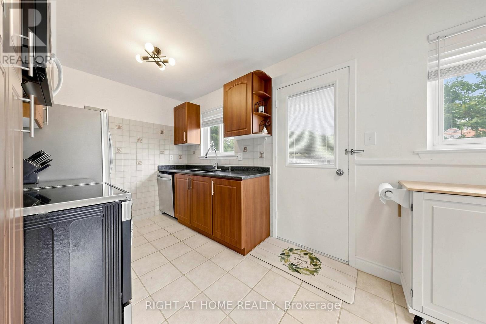 80 LILLOOET CRESCENT - 11