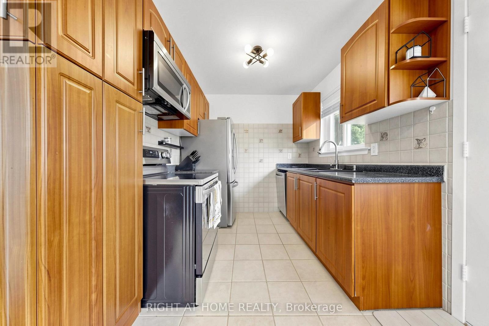80 LILLOOET CRESCENT - 12