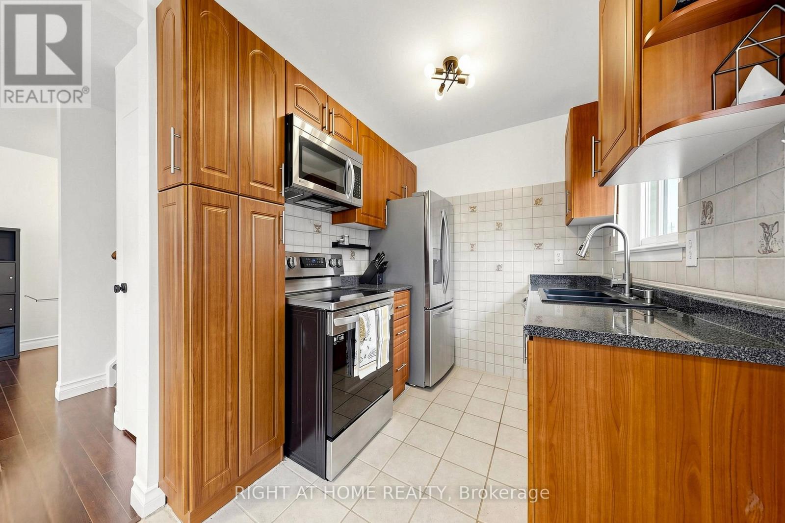 80 LILLOOET CRESCENT - 13