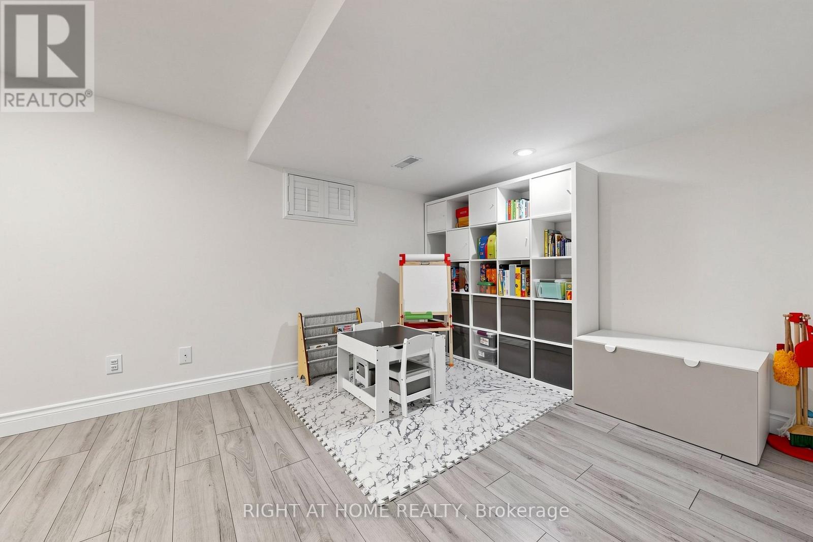 80 LILLOOET CRESCENT - 35