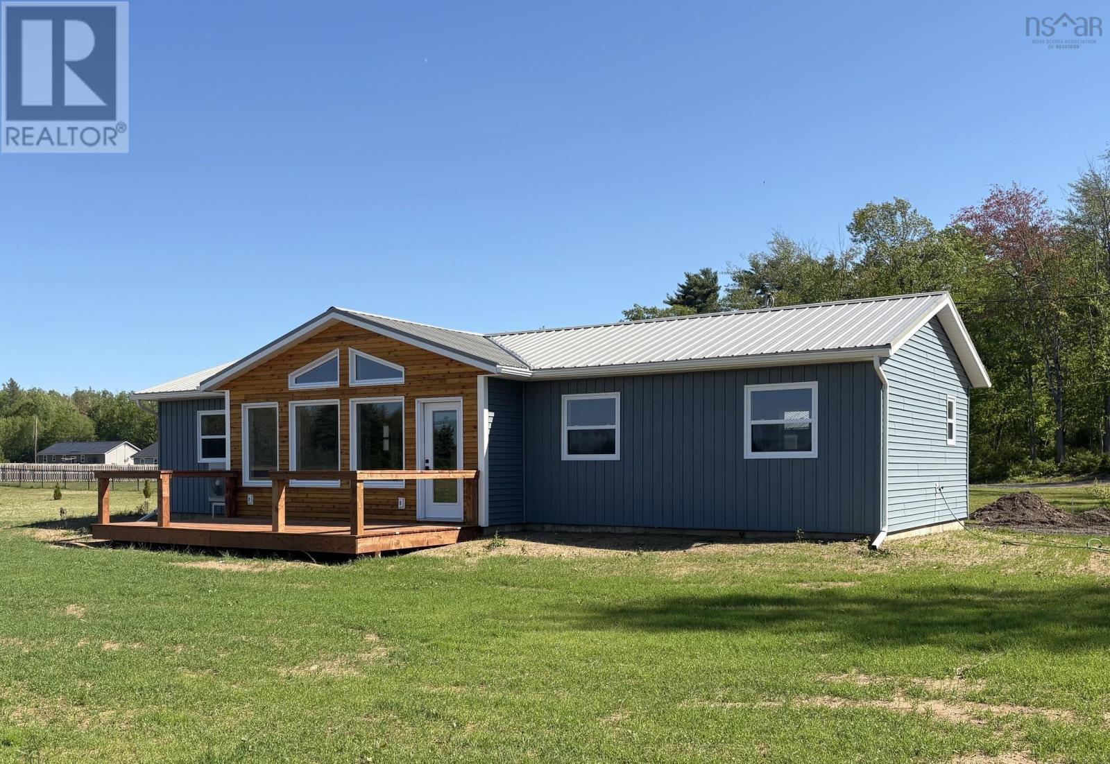 668 Whitman Road, Ward/Whitman - 1