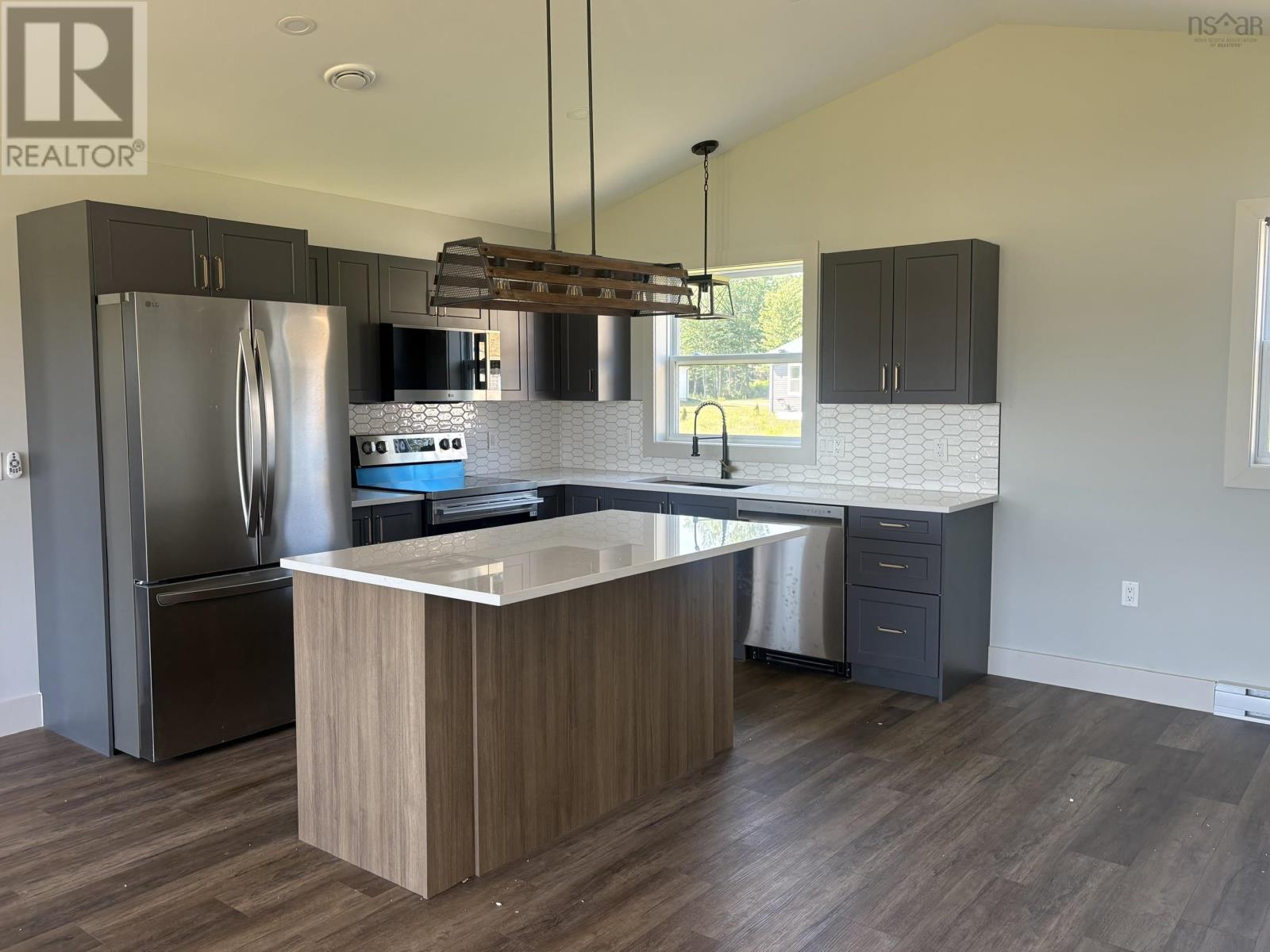 668 Whitman Road, Ward/Whitman - 14