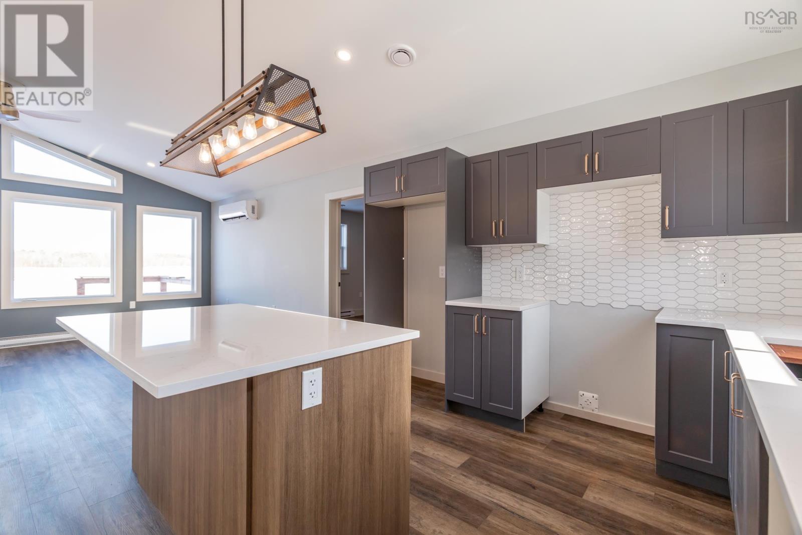 668 Whitman Road, Ward/Whitman - 16