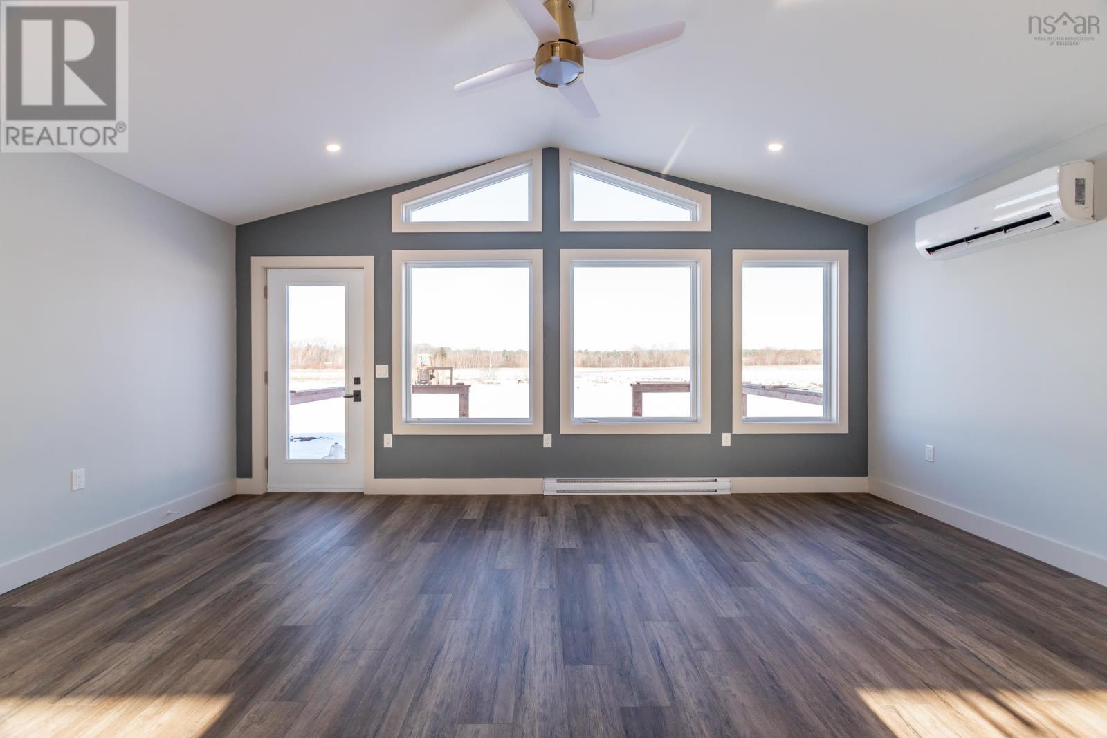 668 Whitman Road, Ward/Whitman - 19
