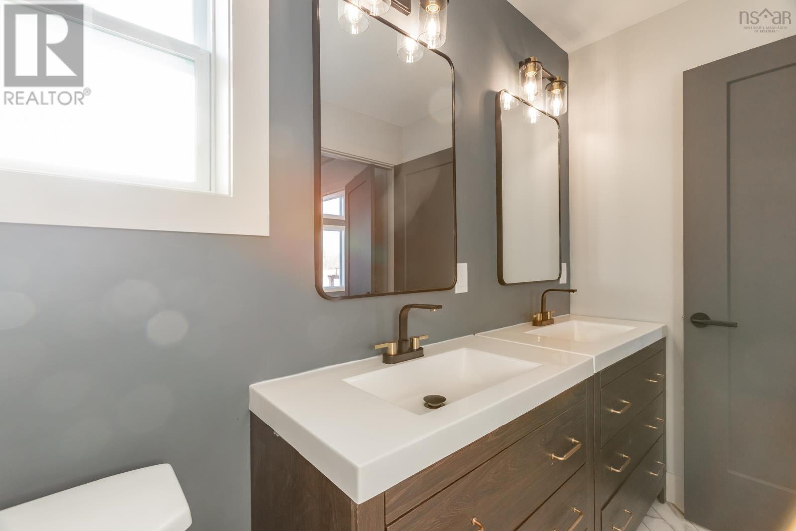 668 Whitman Road, Ward/Whitman - 24