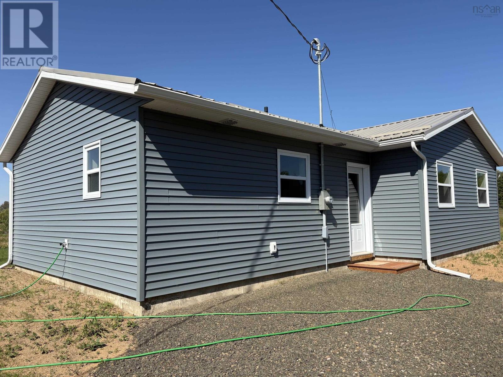 668 Whitman Road, Ward/Whitman - 6