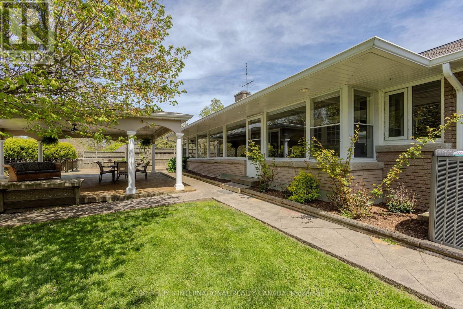 9317 NIAGARA RIVER PARKWAY - 42