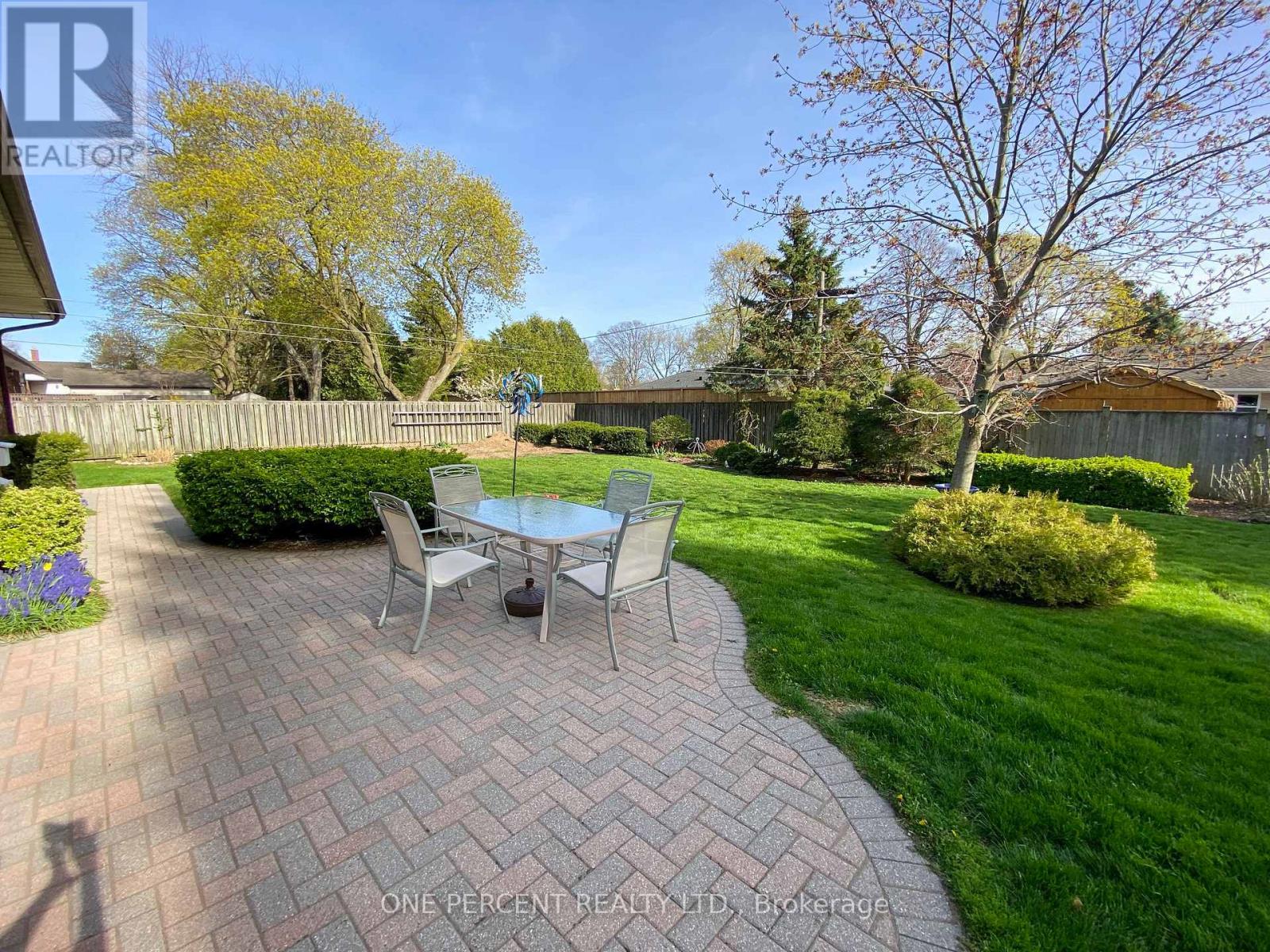 16 DALEVIEW CRESCENT - 2