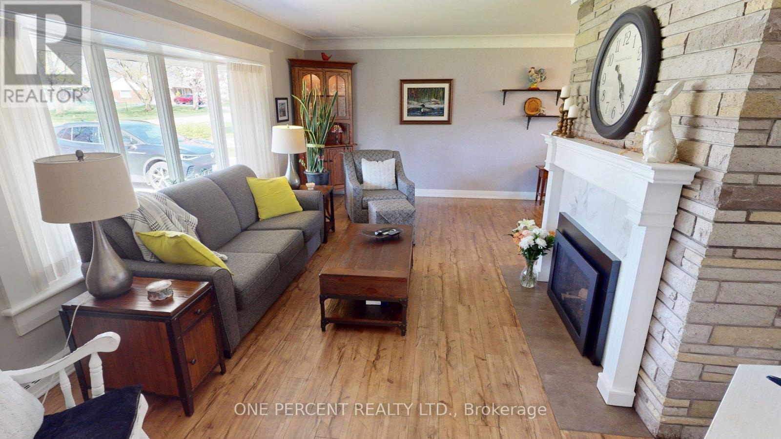 16 DALEVIEW CRESCENT - 3
