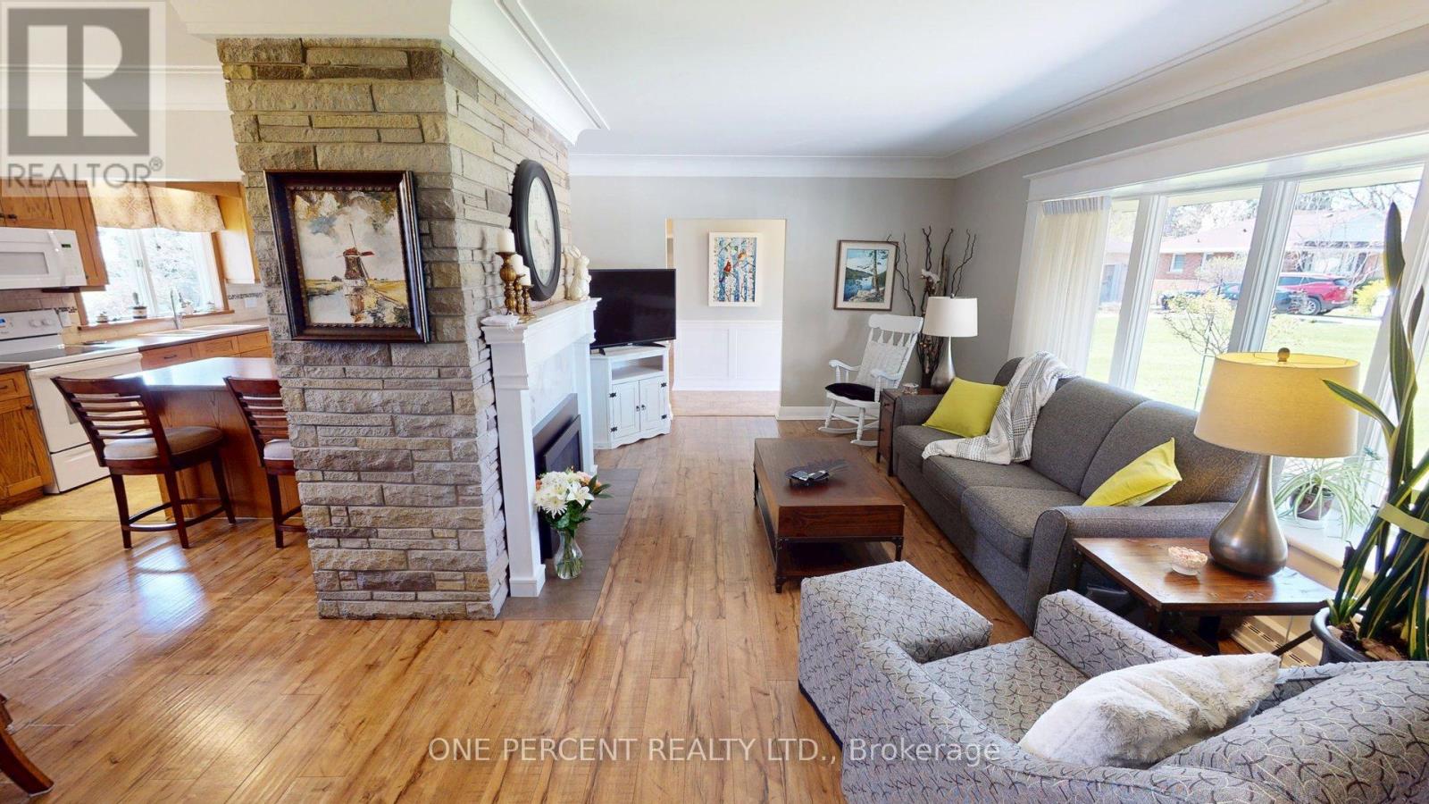 16 DALEVIEW CRESCENT - 4