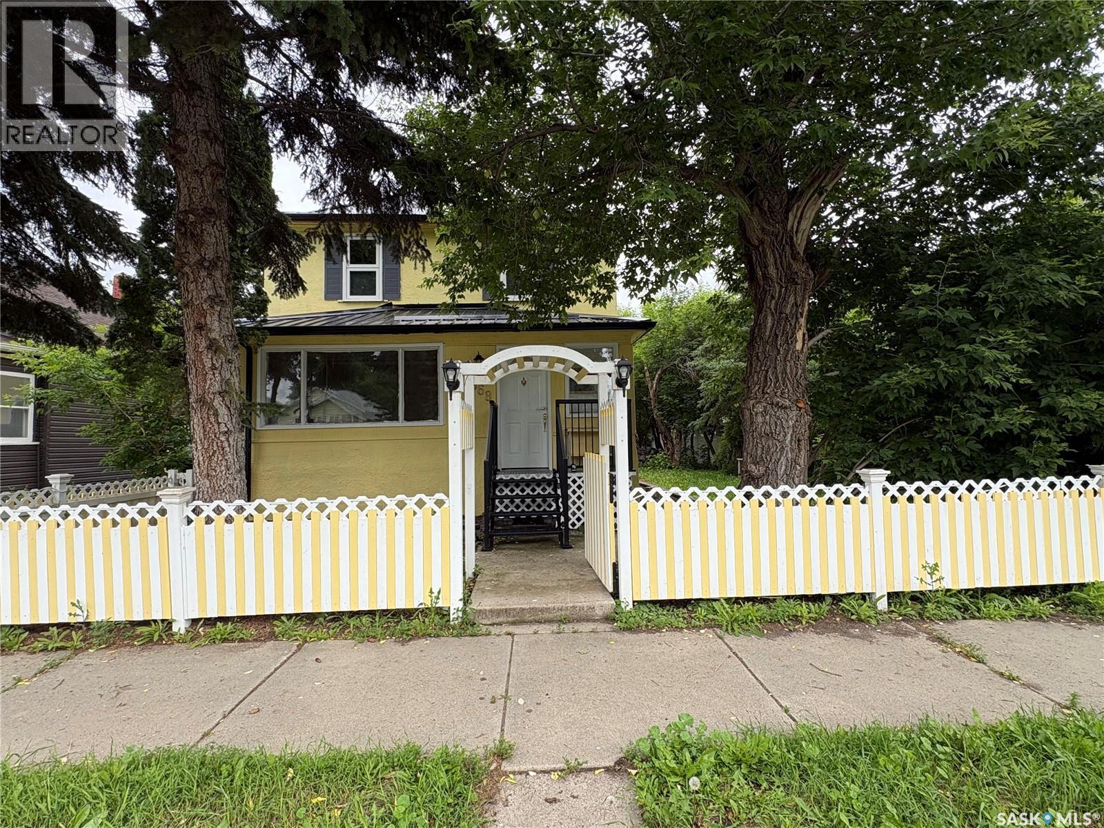 368 4th AVENUE E - 1