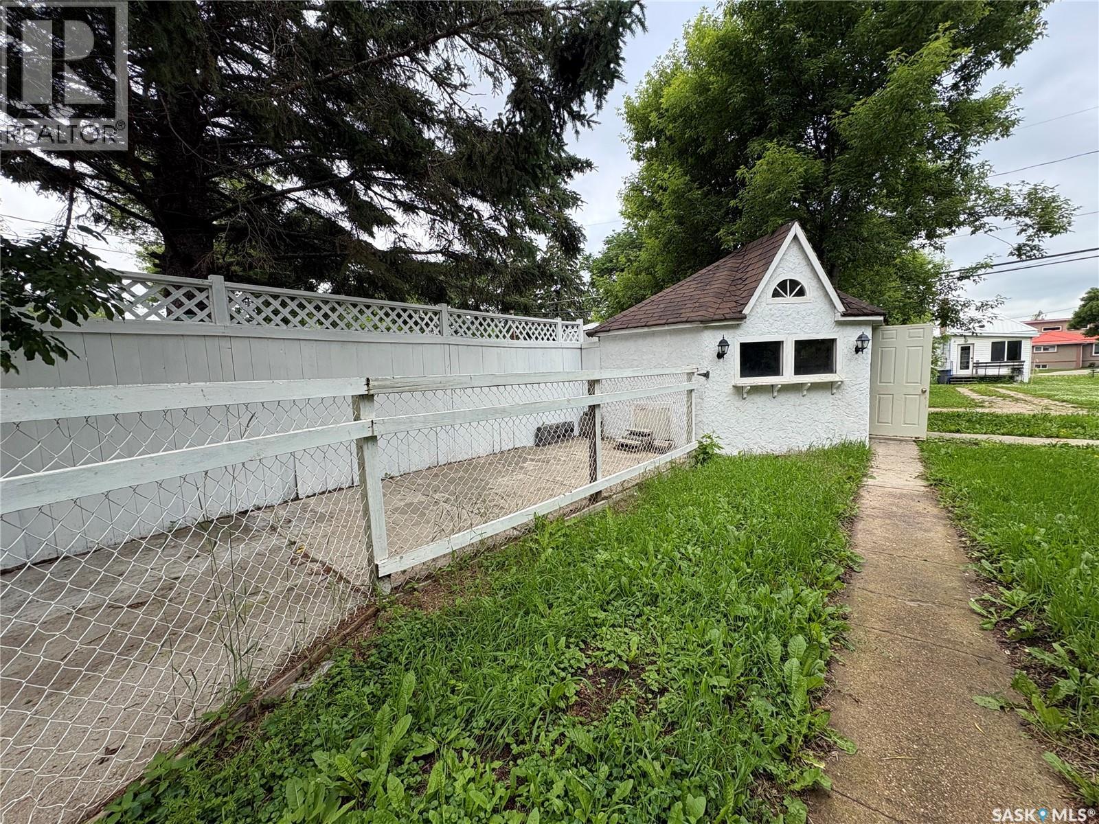 368 4th AVENUE E - 10