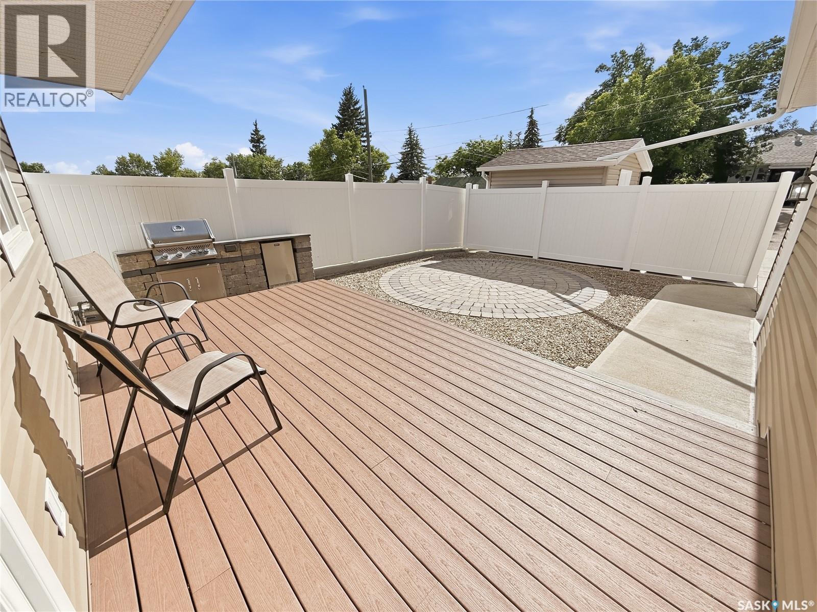 552 1st AVENUE NE — photo 9