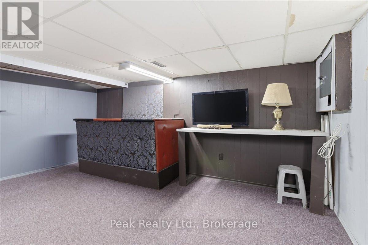 644 PERRY CRESCENT - 24