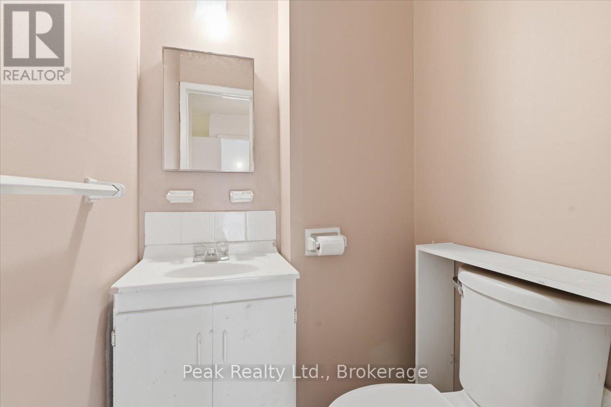 644 PERRY CRESCENT - 14