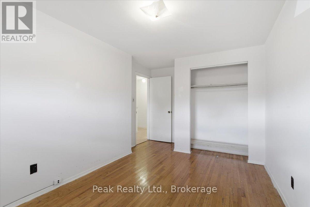 644 PERRY CRESCENT - 21
