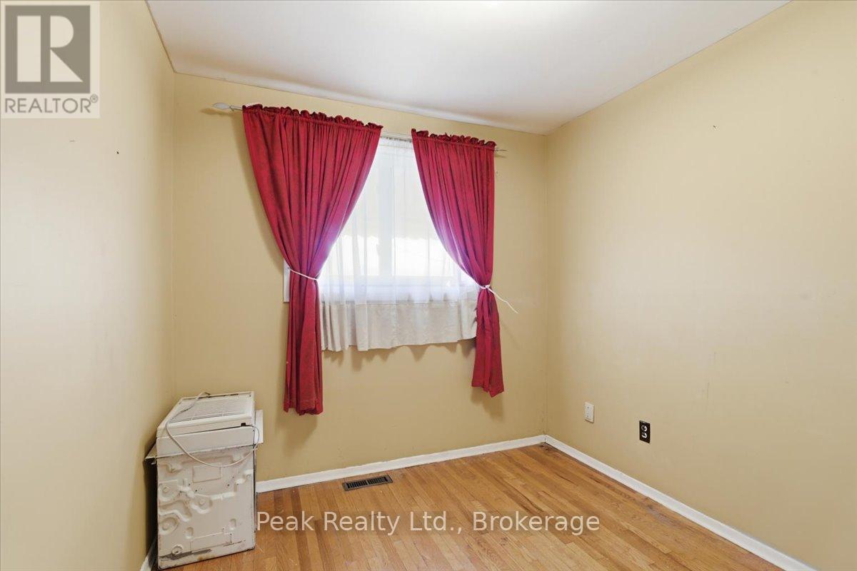 644 PERRY CRESCENT - 22
