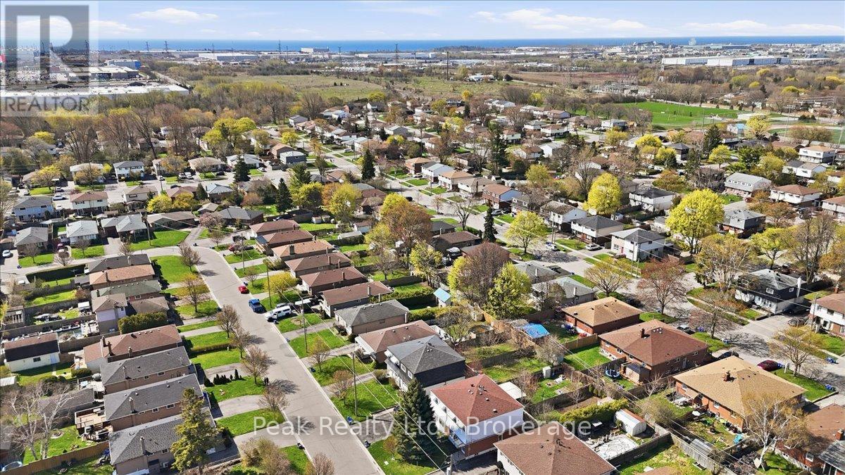 644 PERRY CRESCENT - 36