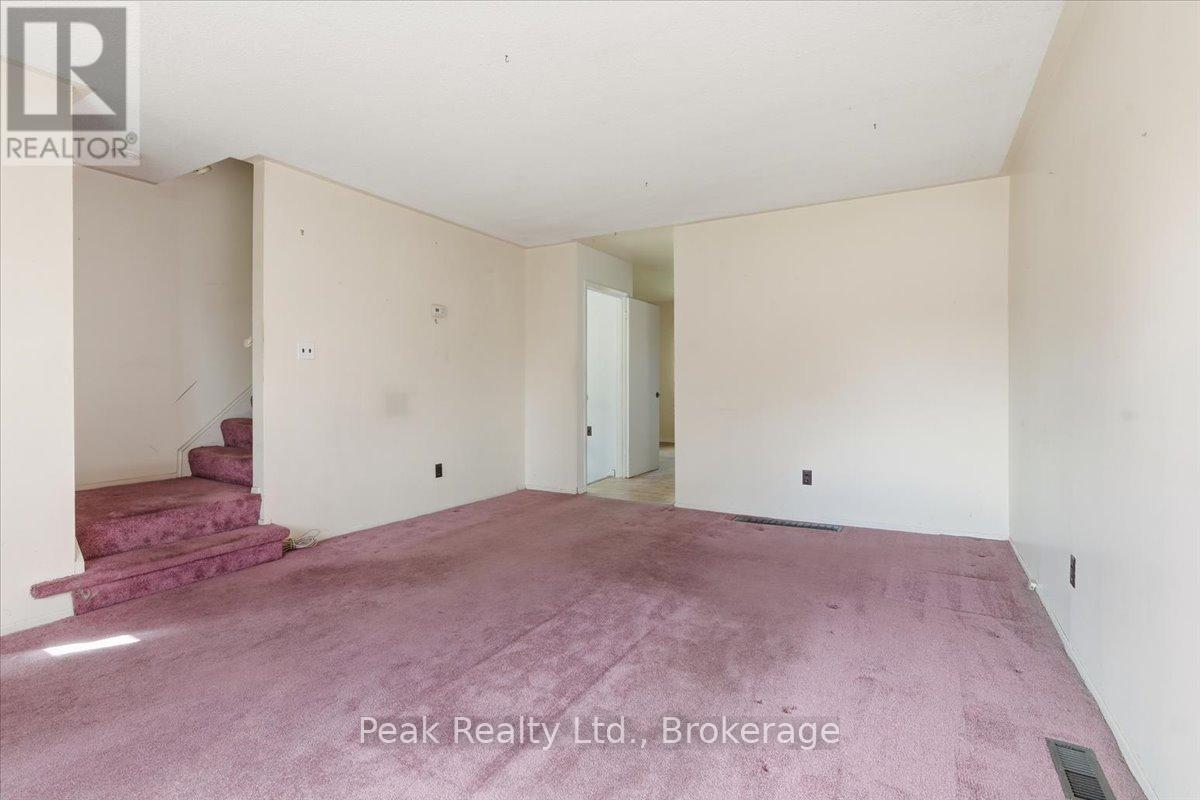 644 PERRY CRESCENT - 7