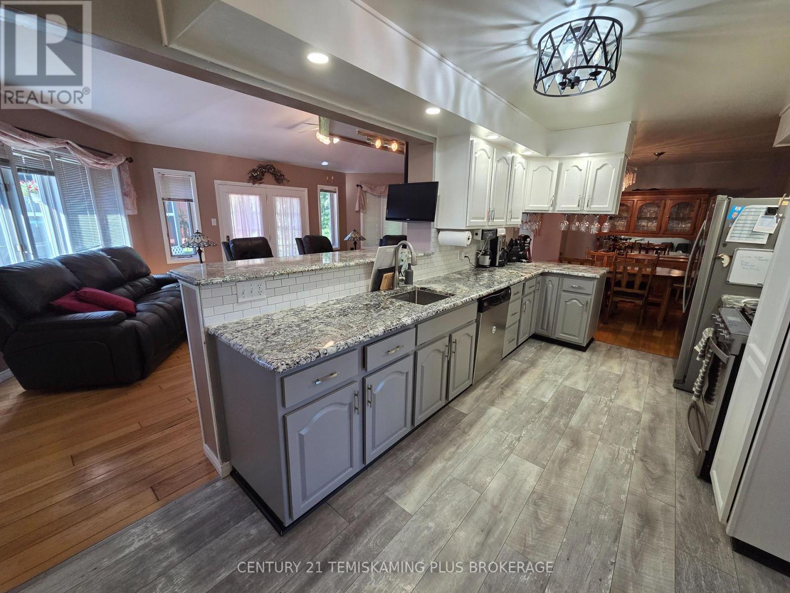 22 HARDING AVENUE - Image 3