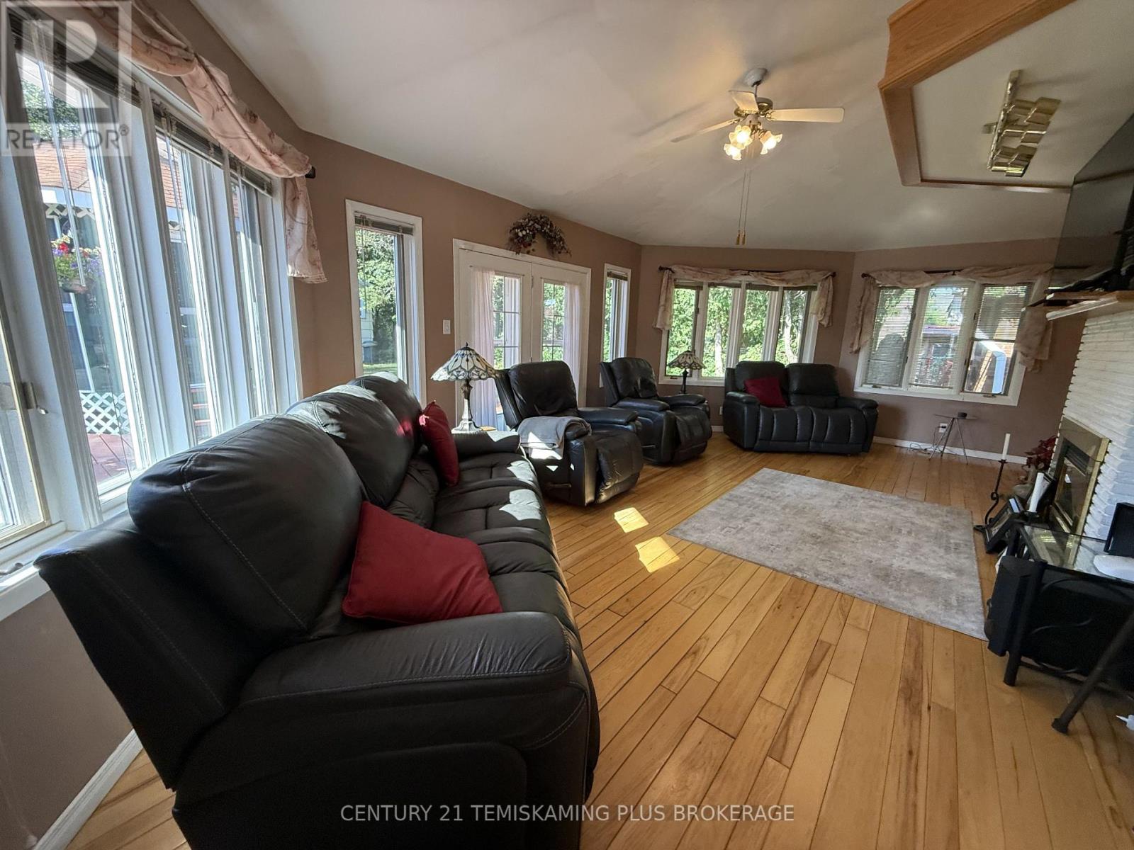 22 HARDING AVENUE - 10