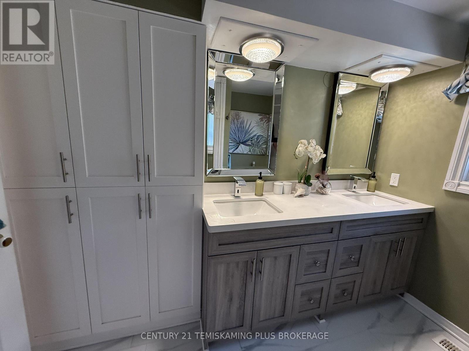22 HARDING AVENUE - 12