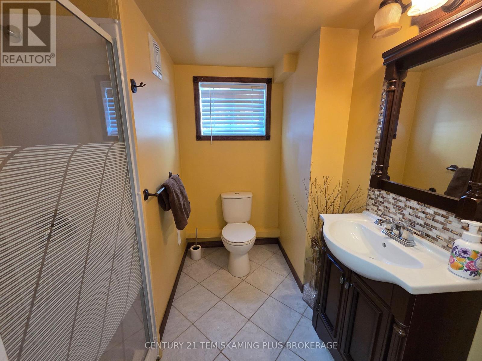 22 HARDING AVENUE - 18