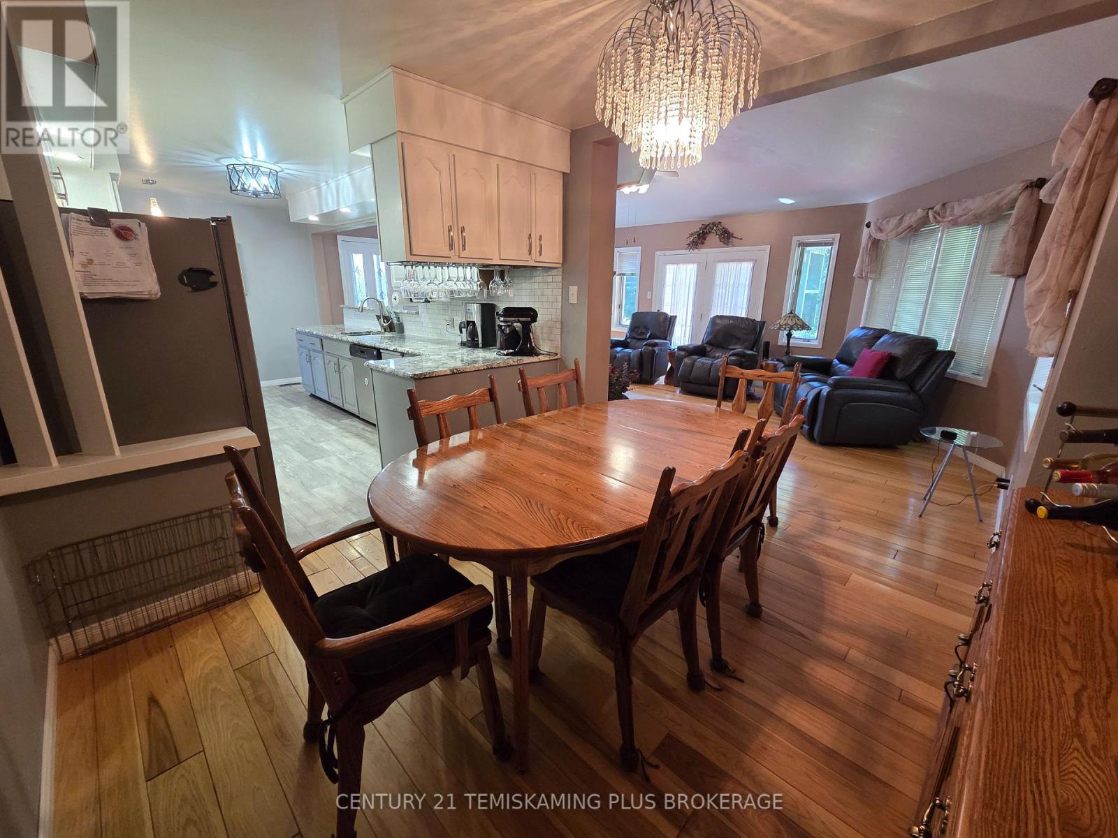 22 HARDING AVENUE - 6