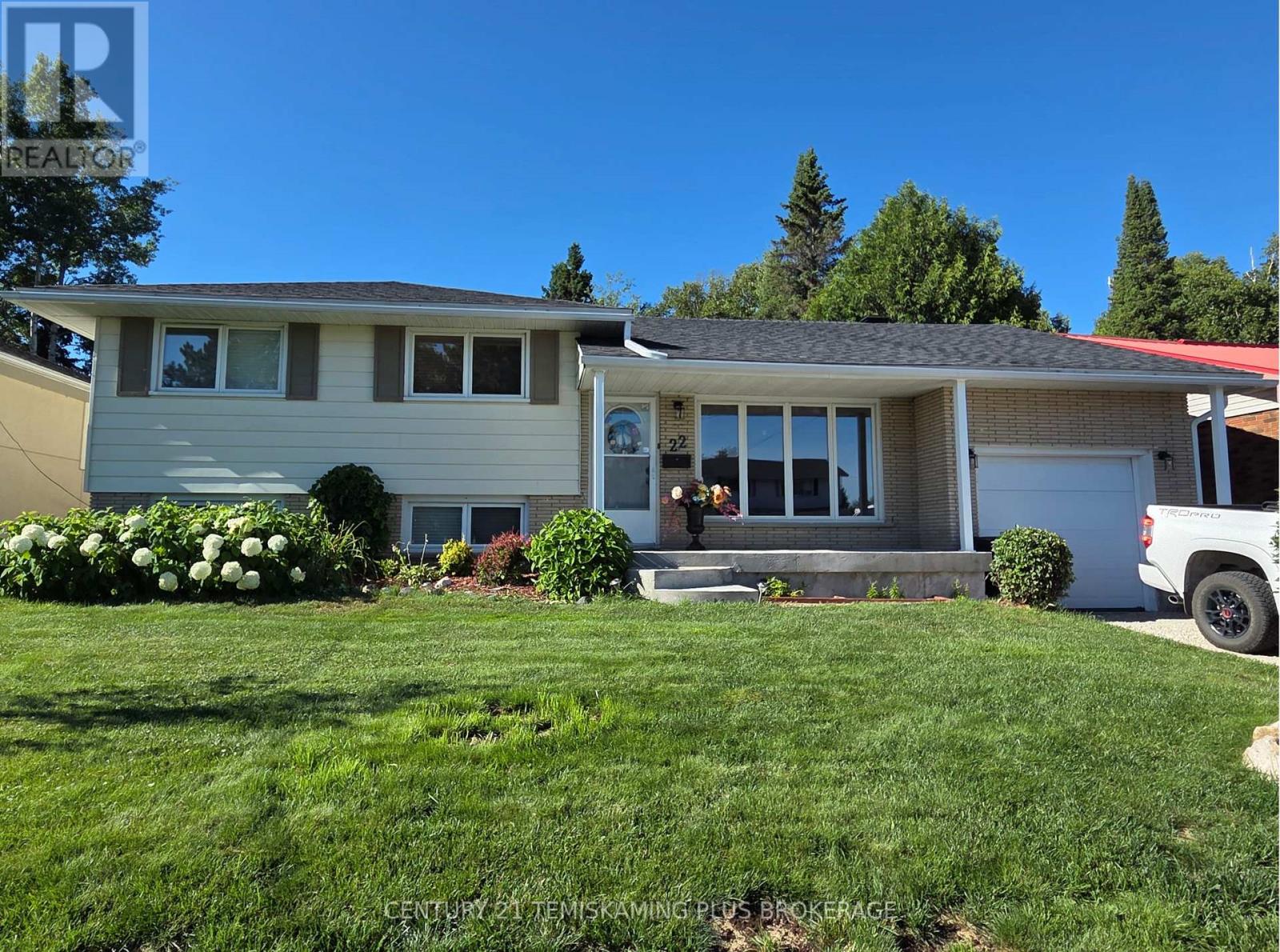22 HARDING AVENUE - 1