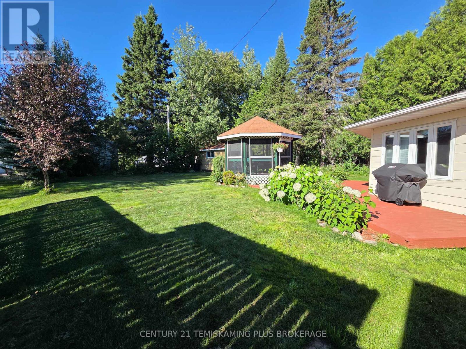 22 HARDING AVENUE - 21