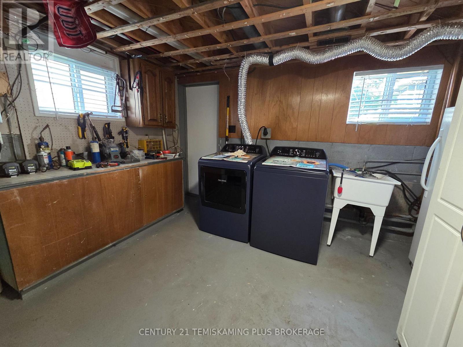 22 HARDING AVENUE - 20