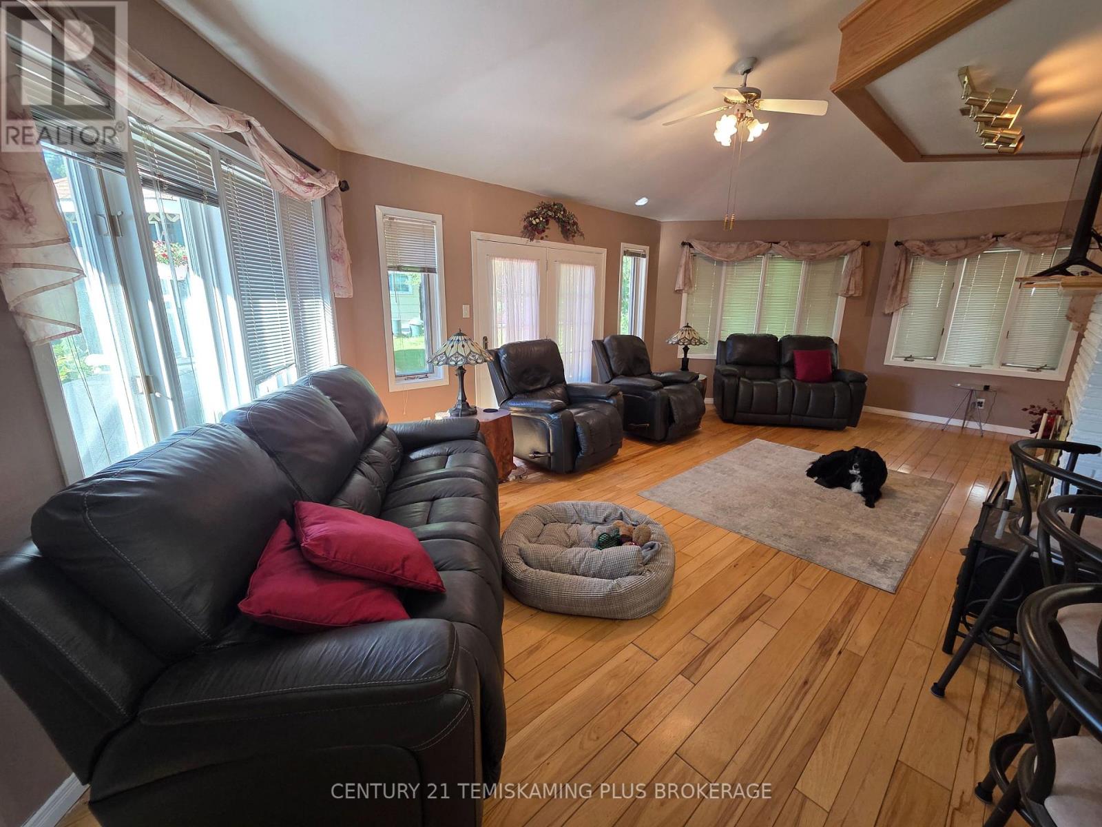 22 HARDING AVENUE - 8