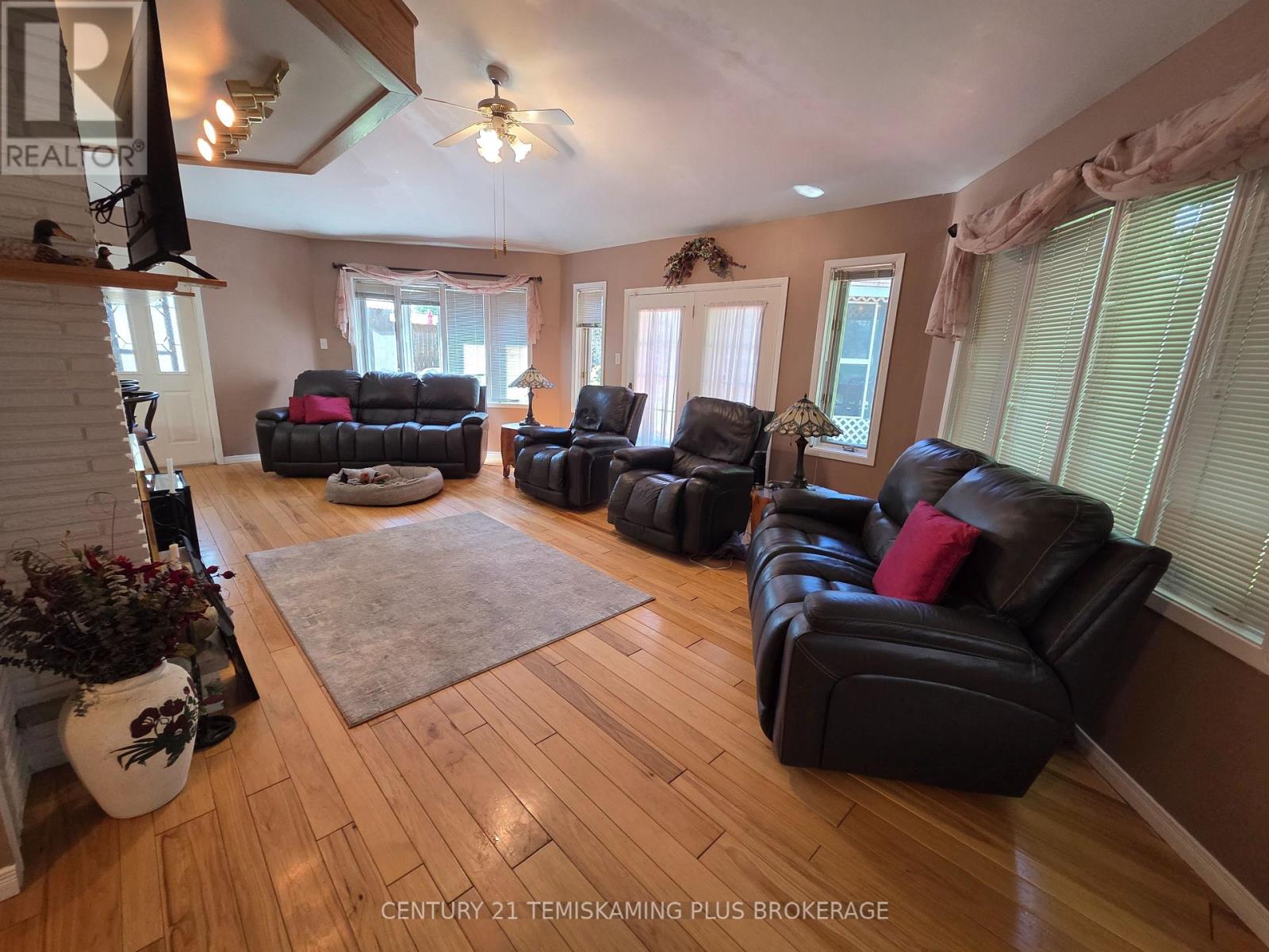 22 HARDING AVENUE - 9
