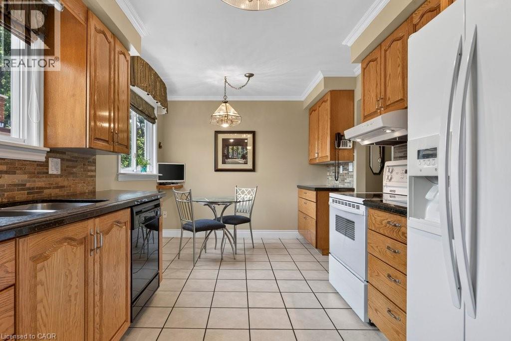 409 MOHAWK Road W - 12