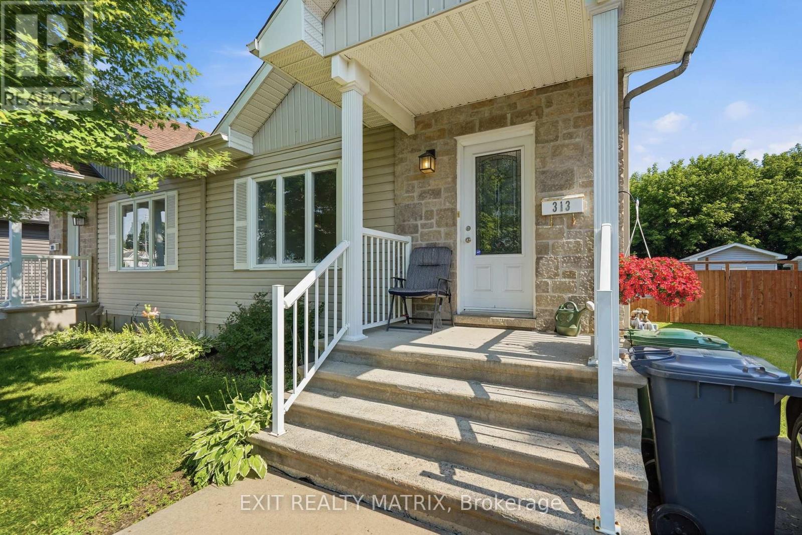313 NELSON STREET - 3