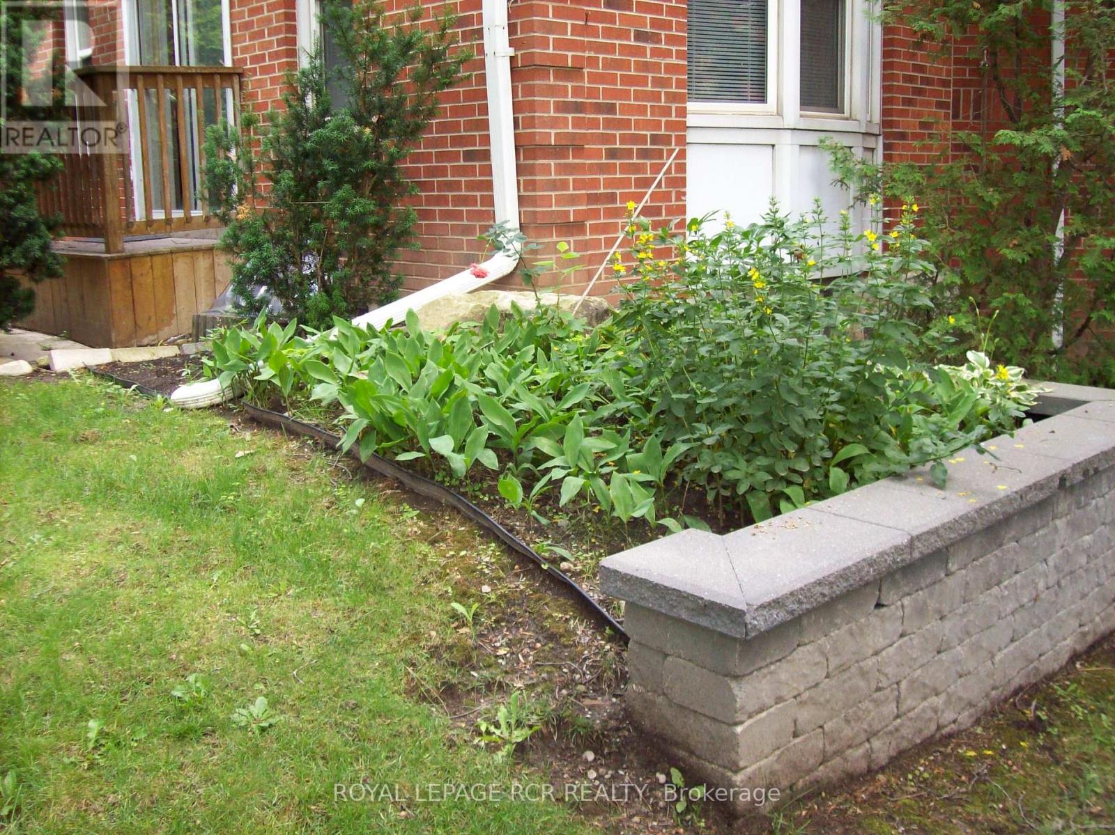 #44 68 CONFEDERATION WAY - 43