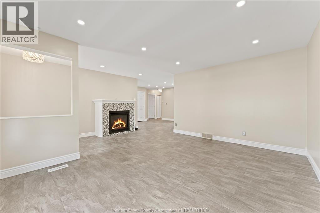 18 ELIZABETH CRESCENT - 10