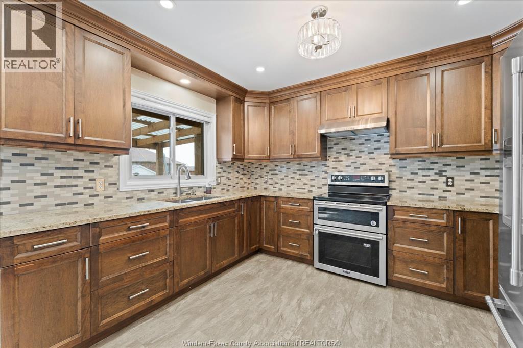 18 ELIZABETH CRESCENT - 14