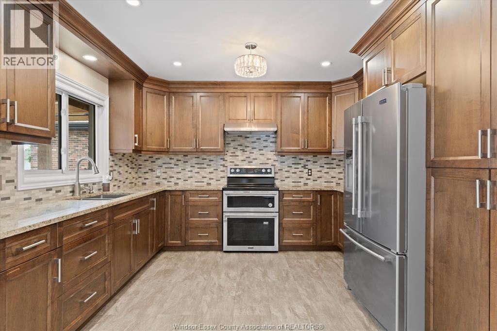 18 ELIZABETH CRESCENT - 15