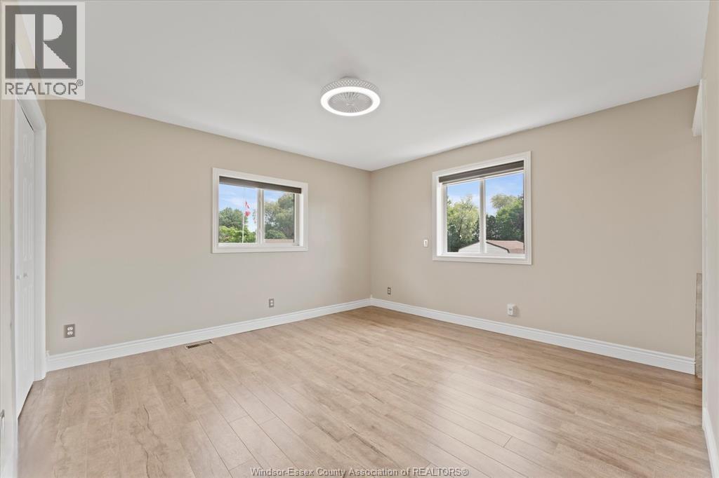 18 ELIZABETH CRESCENT - 19