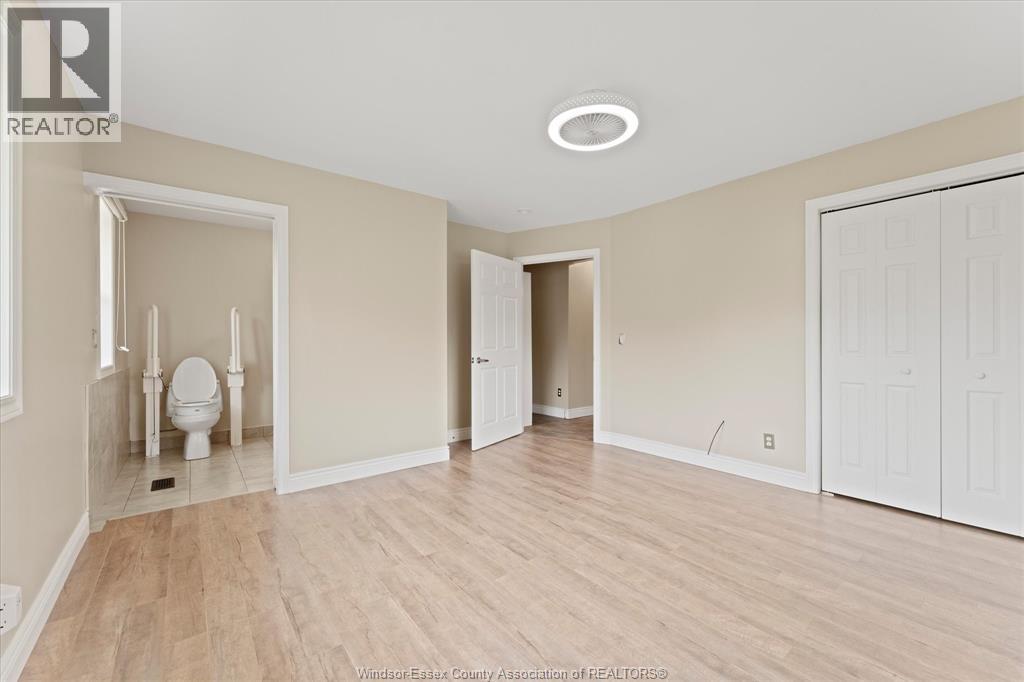 18 ELIZABETH CRESCENT - 20