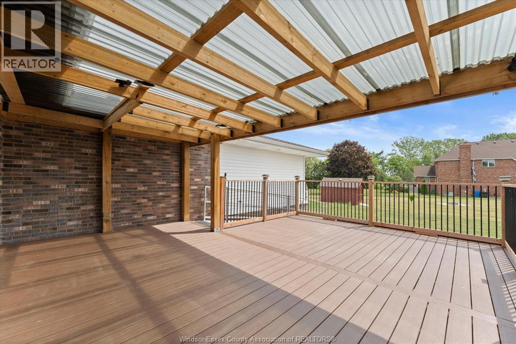 18 ELIZABETH CRESCENT - 29